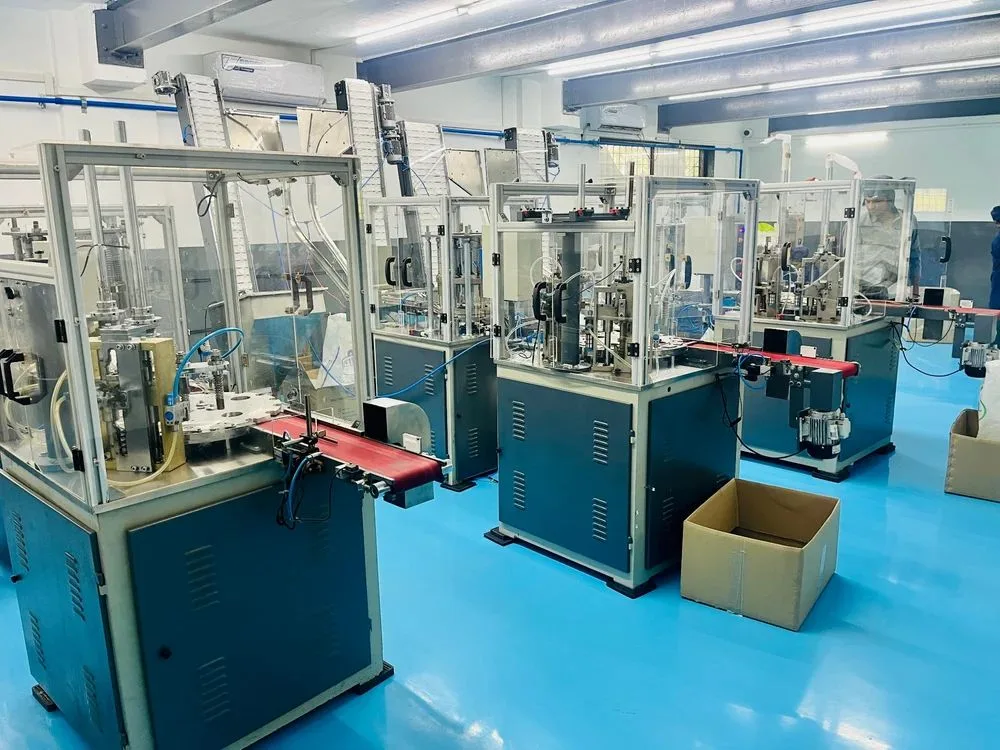 Customized Packaging Cap Assembly Room